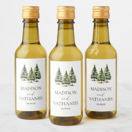 Minimalistische Winter Snowy Pine Tree Forest Wedd Wijn Etiket