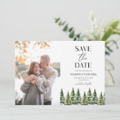 Minimalistische Winter Snowy Pine Trees Fotobruilo Save The Date (Staand voorkant)