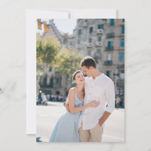 Minimalistische witte elegante script foto bruilof save the date (Achterkant)