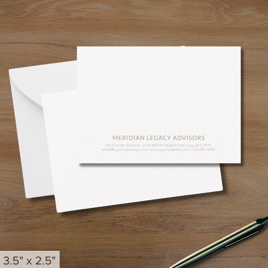 Minimalistische witte en gouden typografie notitiekaartje