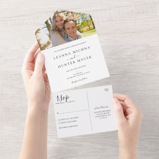 Minimalistische witte en zwarte fotobruiloft all in one uitnodiging (Afscheurbaar)