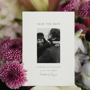 Minimalistische witte foto portret trouwpaar save the date