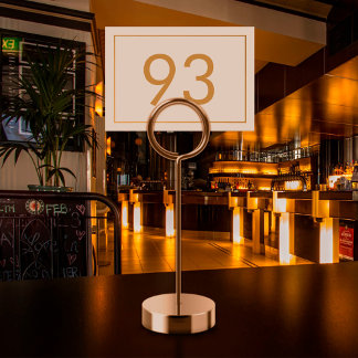 Minimalistische Witte Gouden Tekst Restaurant Kaart