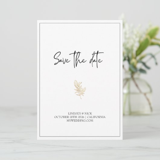 Minimalistische witte gouden trouwuitnodiging save the date (Staand voorkant)