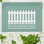 Minimalistische witte hek op groene familie theedoek (Gevouwen)