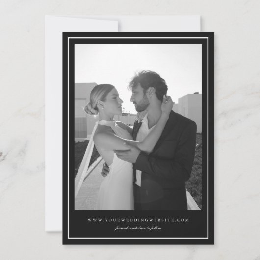 Minimalistische witte lintboog  foto bruiloft save the date (Achterkant)