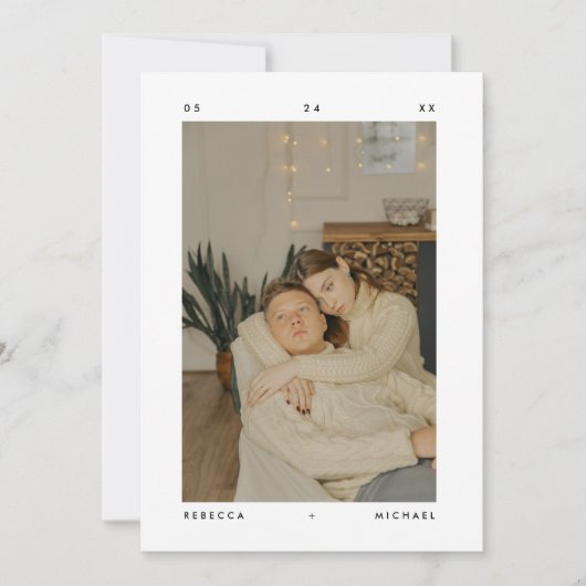 Minimalistische Witte Moderne Fotobruiloft Save The Date (Voorkant)