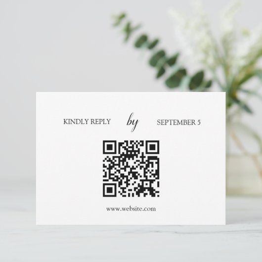 Minimalistische Witte Moderne QR Code Bruiloft RSV RSVP Kaartje (Staand voorkant)