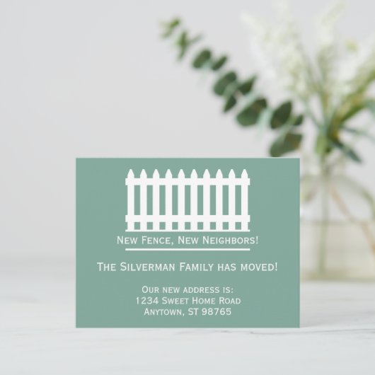 Minimalistische Witte Piket Hek op Groen We zijn v Briefkaart (Staand voorkant)