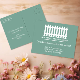 Minimalistische Witte Piket Hek op Groen We zijn v Briefkaart