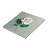 Minimalistische witte roos op groen tegeltje (Zijkant)