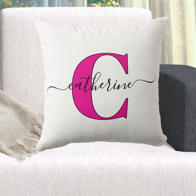 Minimalistische witte roze monogram naam stijlvol  kussen (Modern Customizable Hot Pink Script Monogram Throw Pillow)