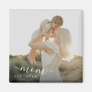 Minimalistische witte script Mom Est Jaar Magneet