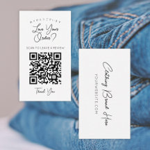 Minimalistische witte script QR-code laat een revi
