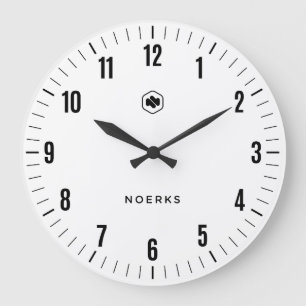 Minimalistische witte wandklok
