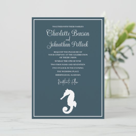 Minimalistische witte zeepaardje strand bruiloft kaart (Staand voorkant)