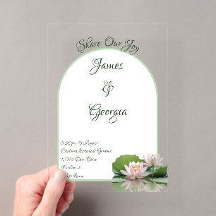 Minimalistische zachte roze & groene lotus bruilof acryl uitnodigingen