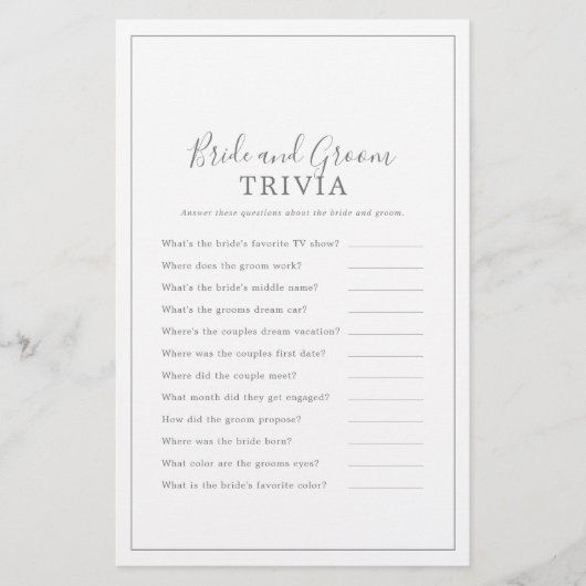 Minimalistische zilverbride en Groom Trivia Game Flyer (Voorkant)