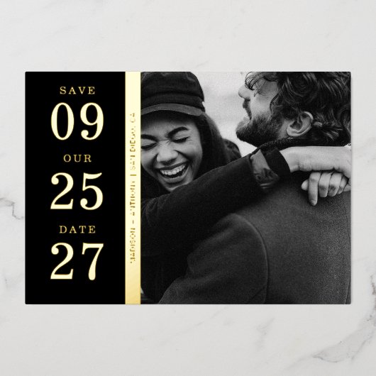 Minimalistische Zwart Goud Fotobruiloft Bewaar de  Folie Uitnodiging (Voorkant)