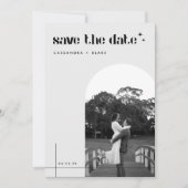 Minimalistische zwart-wit 2 foto boog bruiloft save the date (Voorkant)