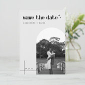 Minimalistische zwart-wit 2 foto boog bruiloft save the date (Staand voorkant)