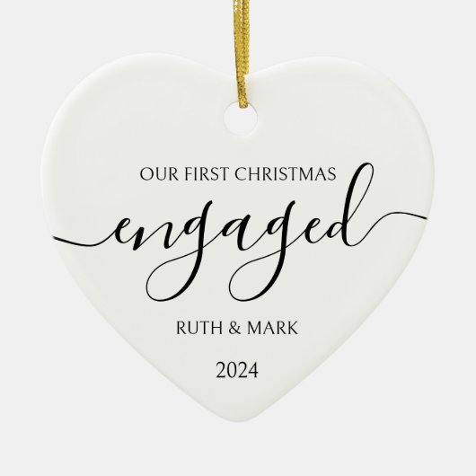 Minimalistische zwart-wit eerste kerstmis verloofd keramisch ornament (Voorkant)