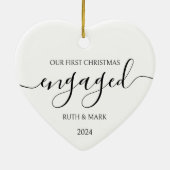 Minimalistische zwart-wit eerste kerstmis verloofd keramisch ornament (Achterkant)