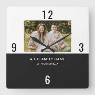 Minimalistische zwart-wit familienaam foto vierkante klok