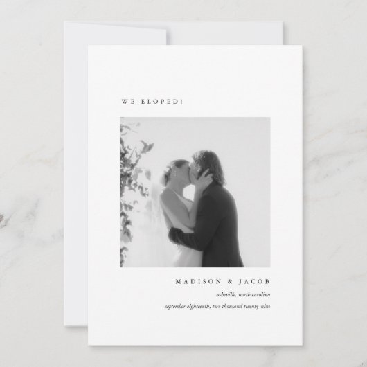 Minimalistische zwart-wit foto bruiloft Elopement Aankondiging (Voorkant)
