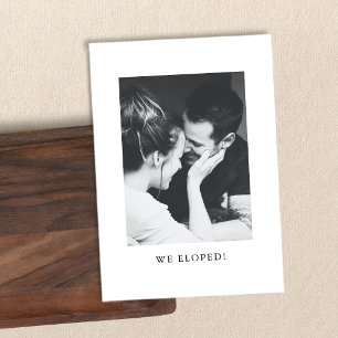 Minimalistische zwart-wit foto We Eloped-feest Kaart