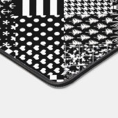 Minimalistische zwart-wit gemengde patroon stijl bureaumat (Hoek)