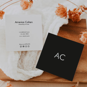 Minimalistische zwart-wit marketingdirecteur vierkante visitekaartje