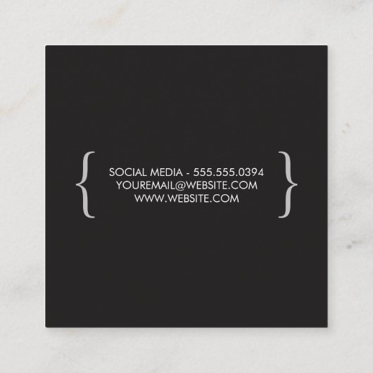 Minimalistische Zwart Wit met Haakjes Vierkante Visitekaartje (Achterkant)