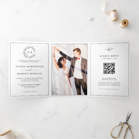 Minimalistische zwart-wit moderne foto bruiloft drieluik aankondiging (Binnen)