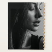 Minimalistische zwart-wit moderne monogram hoes-ma planner (Achterkant)