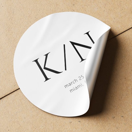 Minimalistische zwart-wit monogram bruiloft ronde sticker