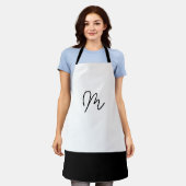 Minimalistische zwart-wit monogram schort (Gedragen)