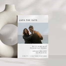 Minimalistische zwart-wit retro typemachine letter save the date