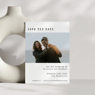 Minimalistische zwart-wit retro typemachine letter save the date