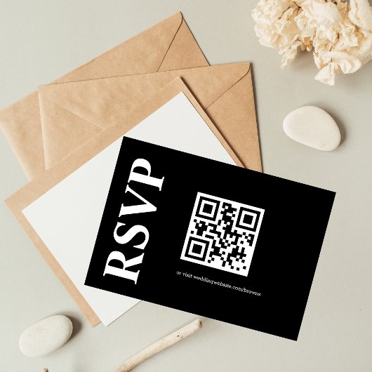 Minimalistische zwart-wit tekst gebaseerde QR CODE RSVP Kaartje
