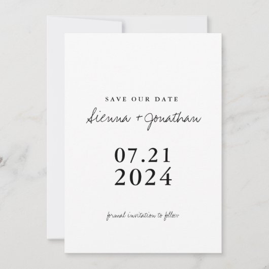 Minimalistische zwart-wit trouwfoto save the date (Voorkant)