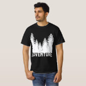 Minimalistische zwart-witte dennenboom Adventure T T-shirt (Voorkant volledig)