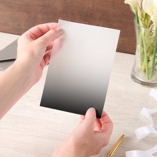 Minimalistische zwart-witte gradiëntoverlay vellum uitnodigingen (Draagbaar)