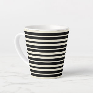 Minimalistische zwarte en witte horizontale strepe latte mok