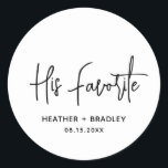 Minimalistische Zwarte en Witte Moderne Trouwdag Ronde Sticker<br><div class="desc">Moderne trouwgunststickers met een eenvoudig ontwerp met "Zijn Favoriet" in een elegante scripttypografie samen met uw namen en trouwdatum in een minimalistisch schreefloos lettertype. Alle ontwerpelementen zijn in zwart en wit. Een chic ontwerp voor elke stijl trouwen. Deze op maat gemaakte stickers zijn geweldig om op de favoriete snoep of...</div>