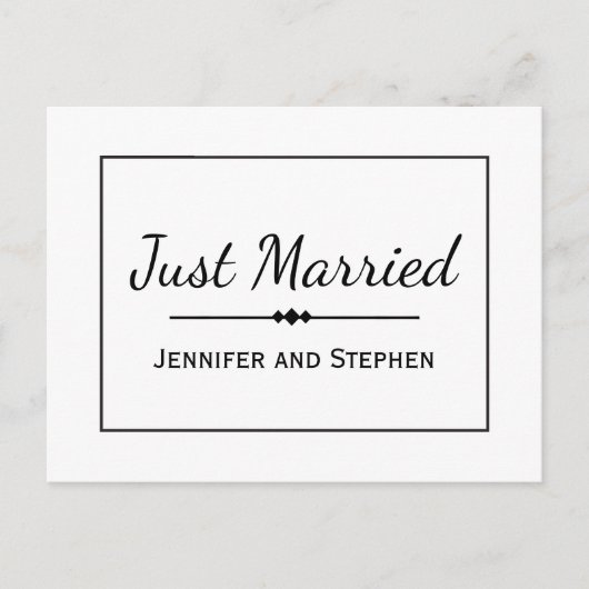 Minimalistische zwarte 'Just Married' trouwkaart Aankondigingskaart (Voorkant)