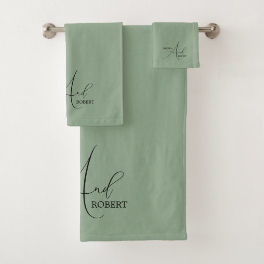 Minimalistische zwarte kalligrafie op Sage Green Bad Handdoek (Insitu)