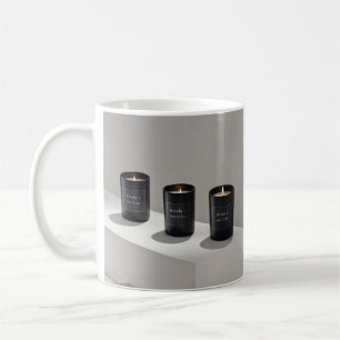 Minimalistische zwarte lijnkaarsen met kleine vlam koffiemok