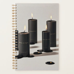 Minimalistische zwarte lijnkaarsen met kleine vlam planner