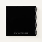 Minimalistische zwarte monogram naamontwerp notitieboek (Achterkant)